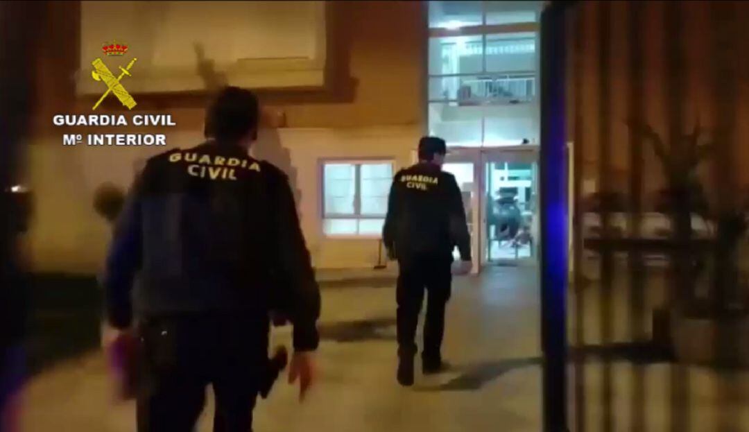 Los agentes se interesan por la situación en las residencias de mayores