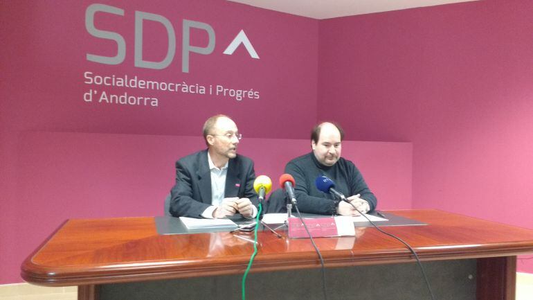 Víctor Naudi i Joan Marc Miralles en roda de premsa.