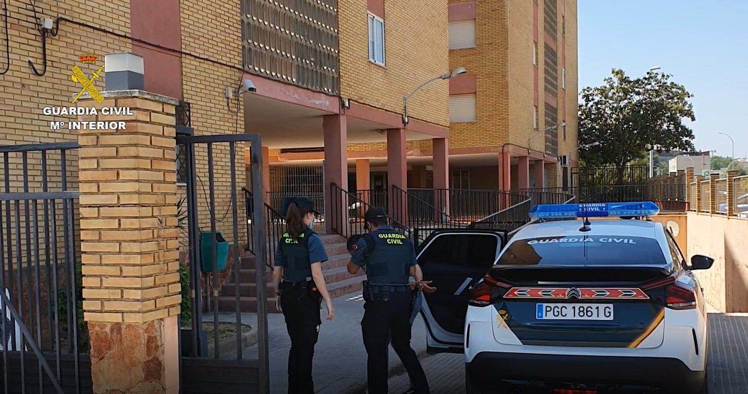 Detenidos dos hombres por cuatro robos con violencia en el metro de València