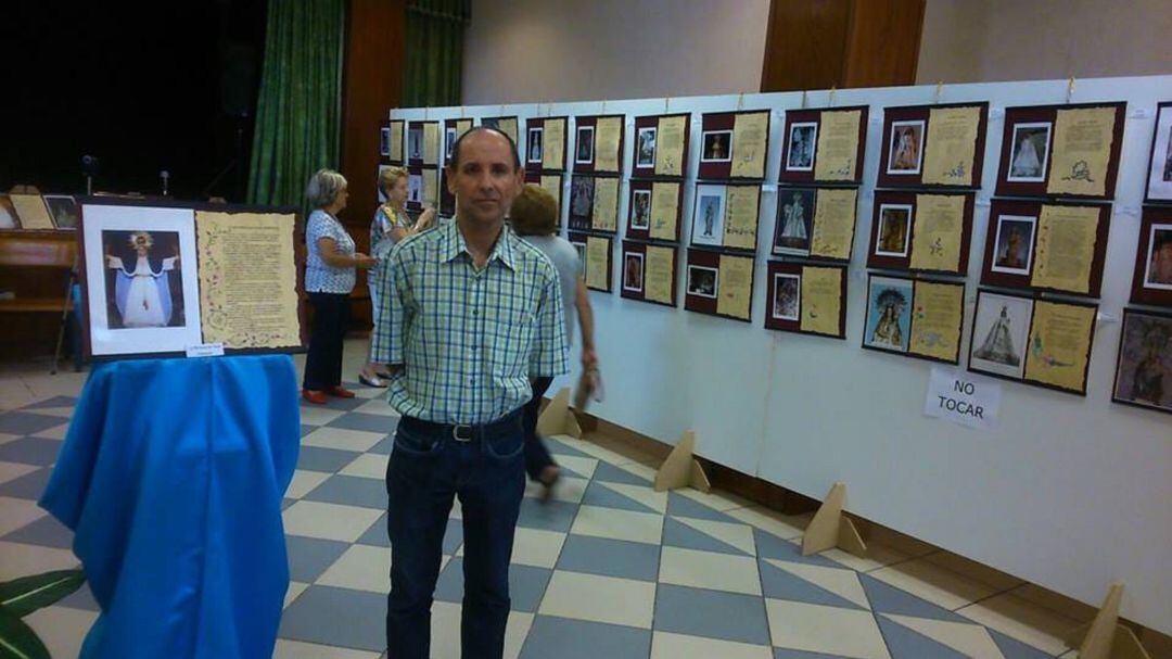 El escritor jareño durante la presentación de su obra.