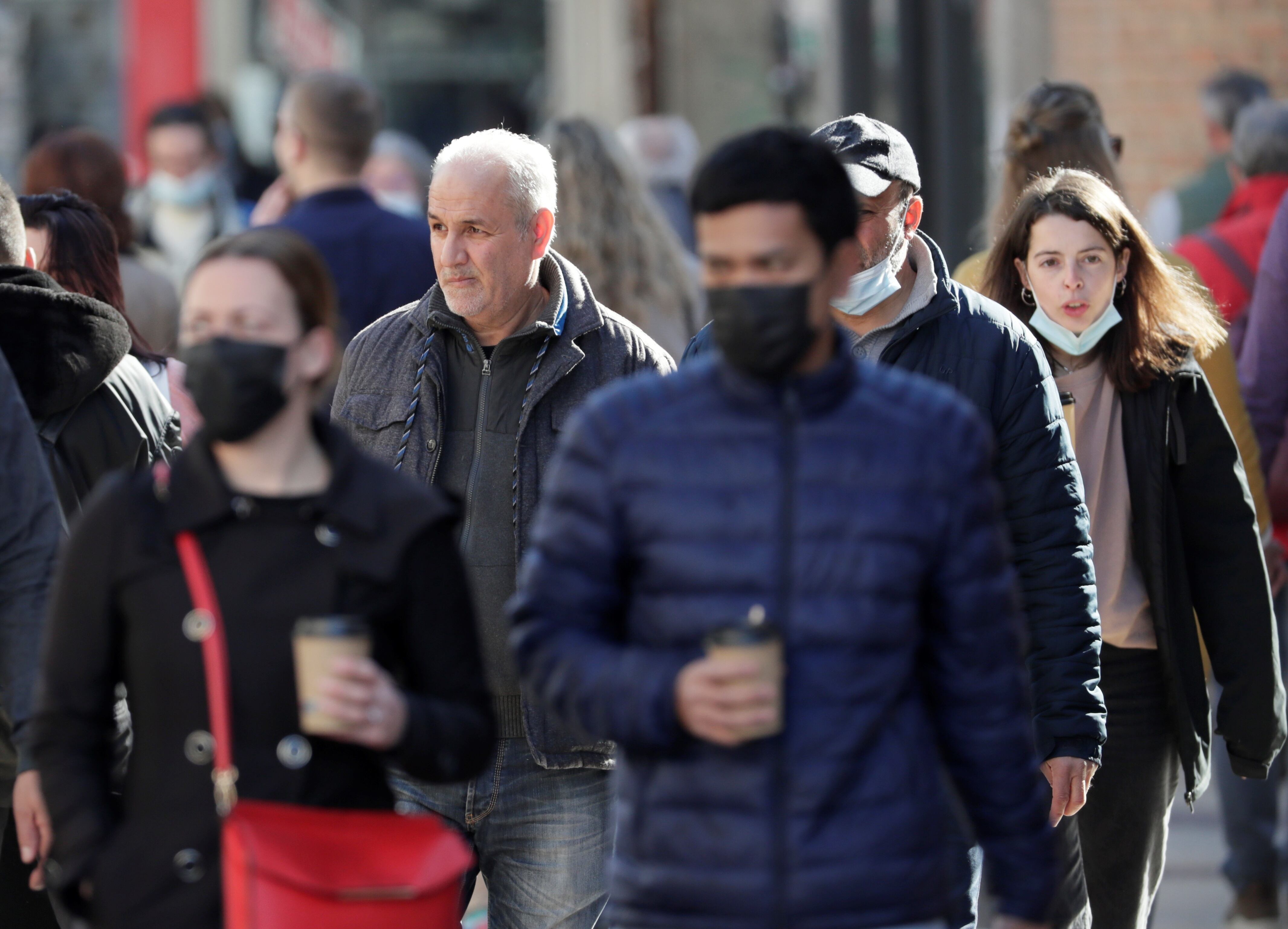 El fin de la obligación de llevar mascarilla en el exterior, que entró en vigor el pasado jueves, en una foto de recurso.