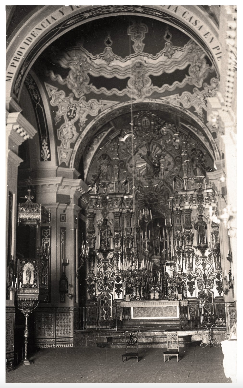 Retablo de la iglesia del Santo Cristo. Fotografía de A. Pereira - Arahal_1925
