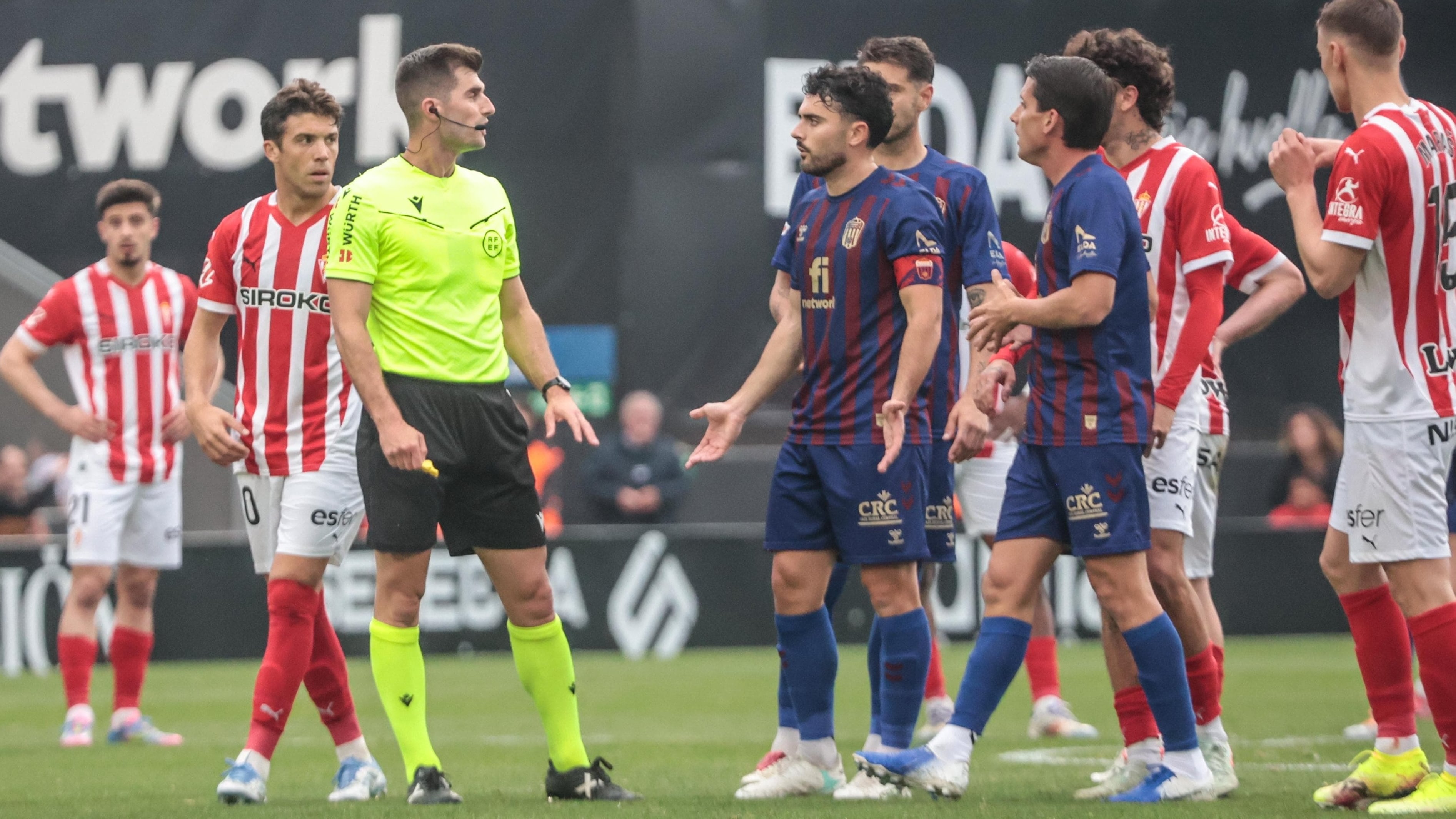 El Eldense acabó muy enfadado por el arbitraje de Álvaro Moreno Aragón