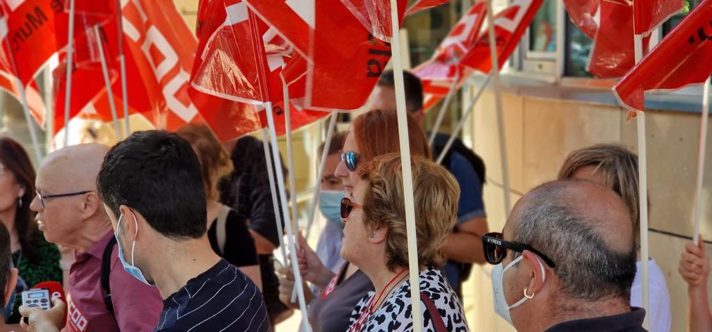 Concentración de trabajadores del IMAS frente a la consejería de Política Social (Murcia)