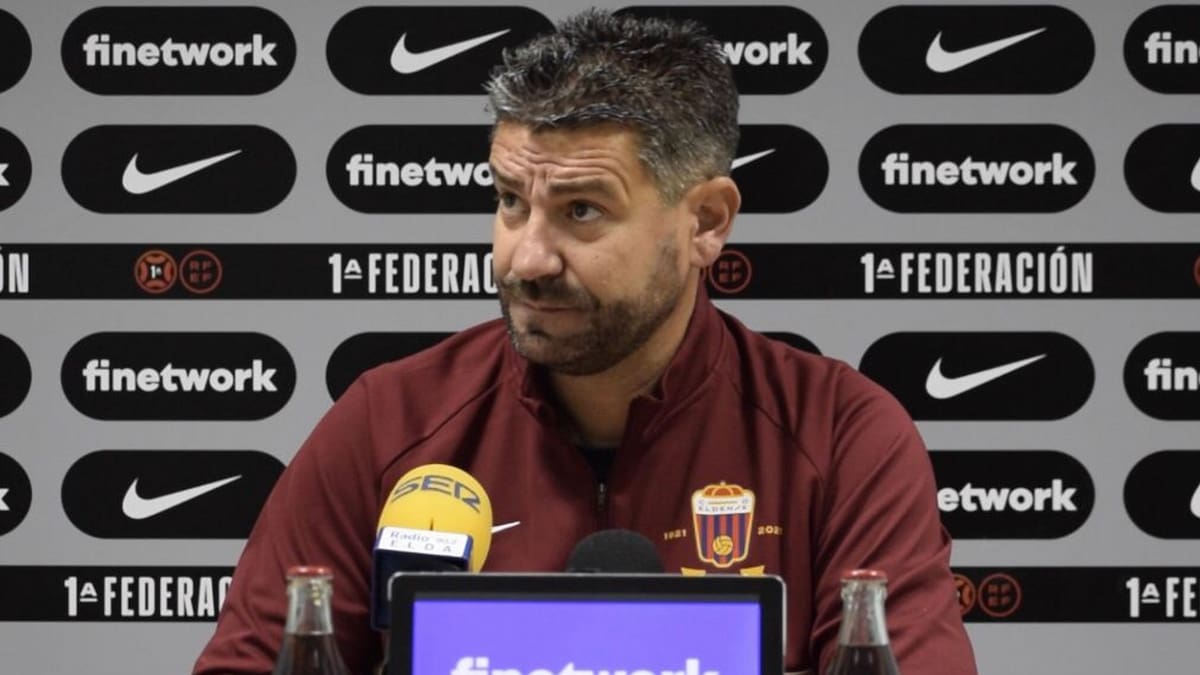 Fernando Estévez, Ent. del Eldense, antes de visitar a la S. D. Logroñés