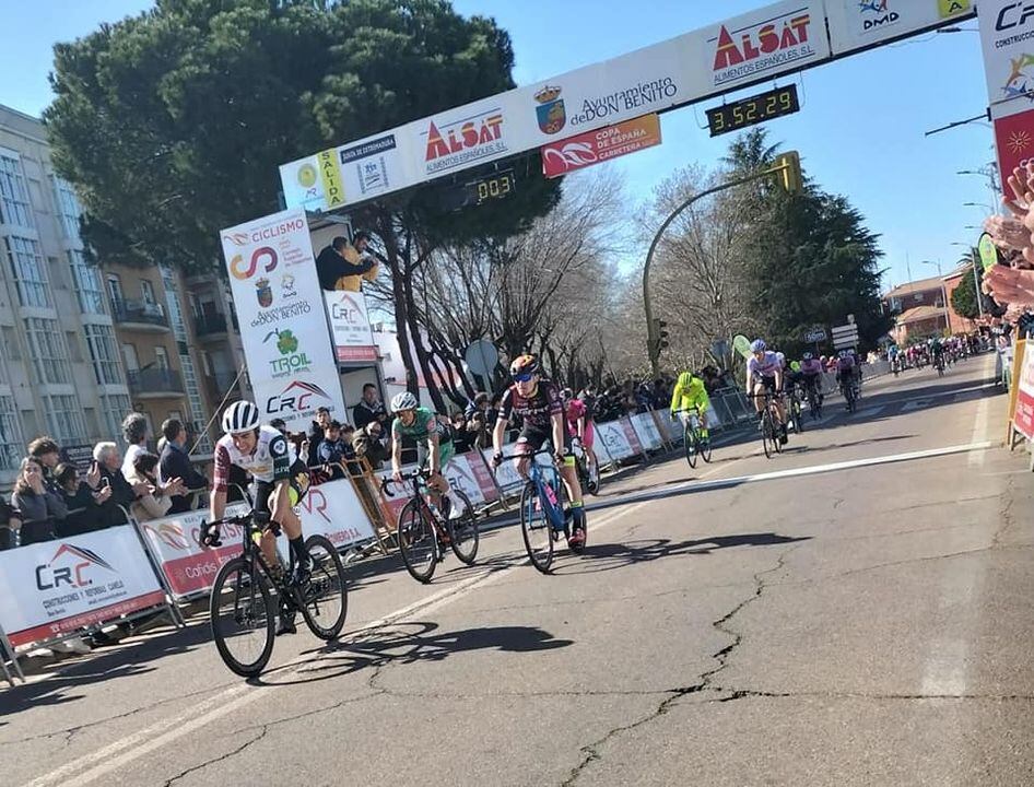 Entrada en meta de Gabriel Ochando