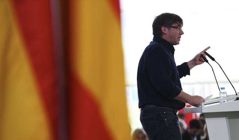 El presidente de la Generalitat, Carles Puigdemont, durante el acto del PDeCAT que da inicio a su campaña por el &#039;sí&#039; a la independencia