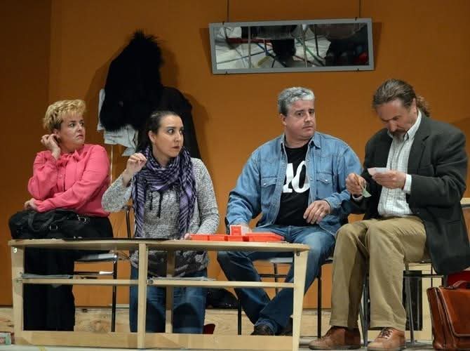 Con parte de sus compañeros de El Duende, en la obra Tic tac toc