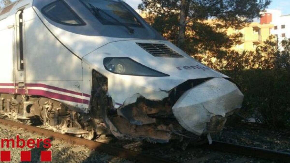 Un tren Euromed descarrila en impactar contra una pedra de grans dimensions