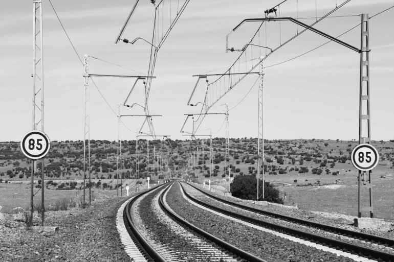 Tramo del ferrocarril entre Guimorcondo y Navalgrande