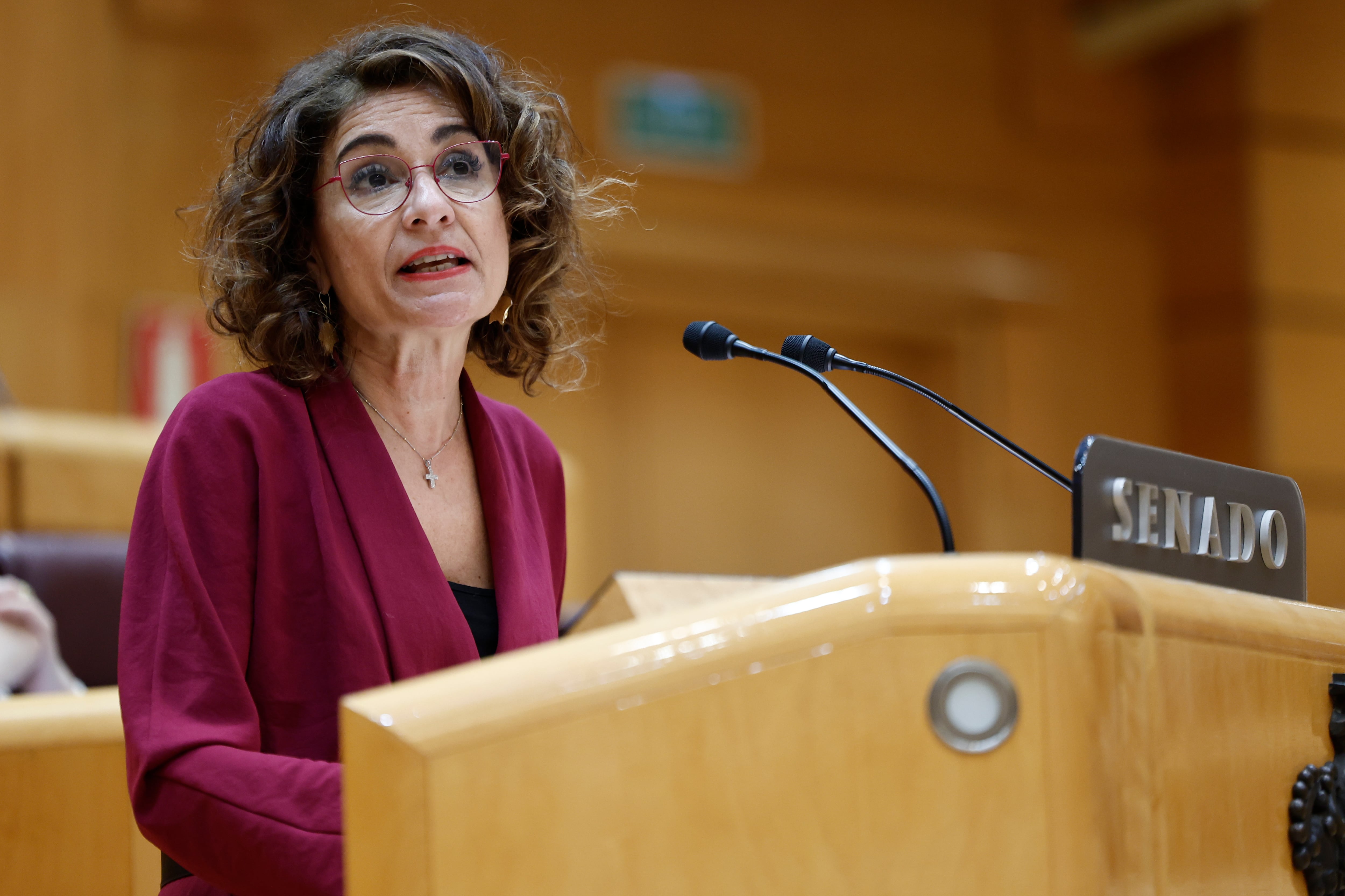 La vicepresidenta primera y ministra de Hacienda, María Jesús Montero, en el Senado.