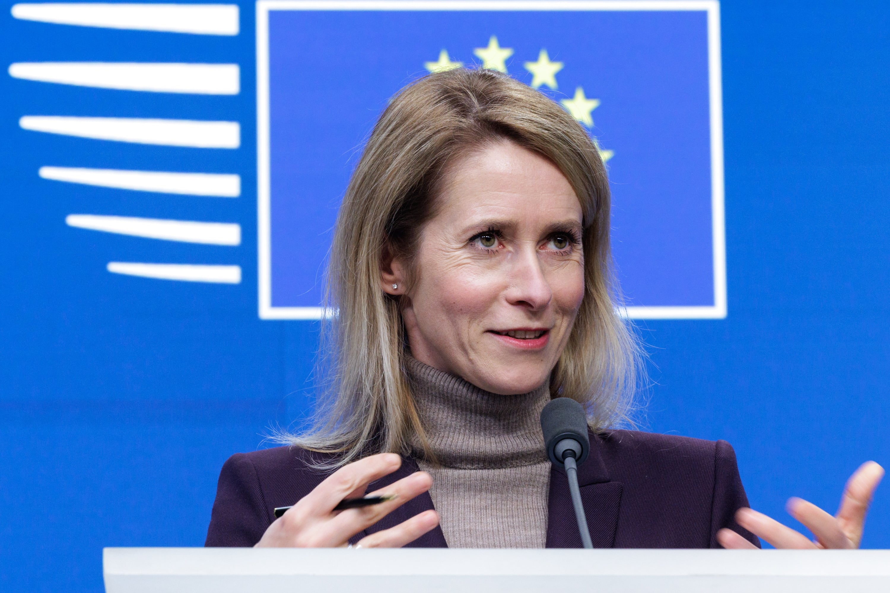 La alta representante de la Unión para Asuntos Exteriores y Política de Seguridad, Kaja Kallas, ofrece una rueda de prensa tras el Consejo de Asuntos Exteriores de la UE celebrado en Bruselas, Bélgica, el 15 de diciembre de 2025.