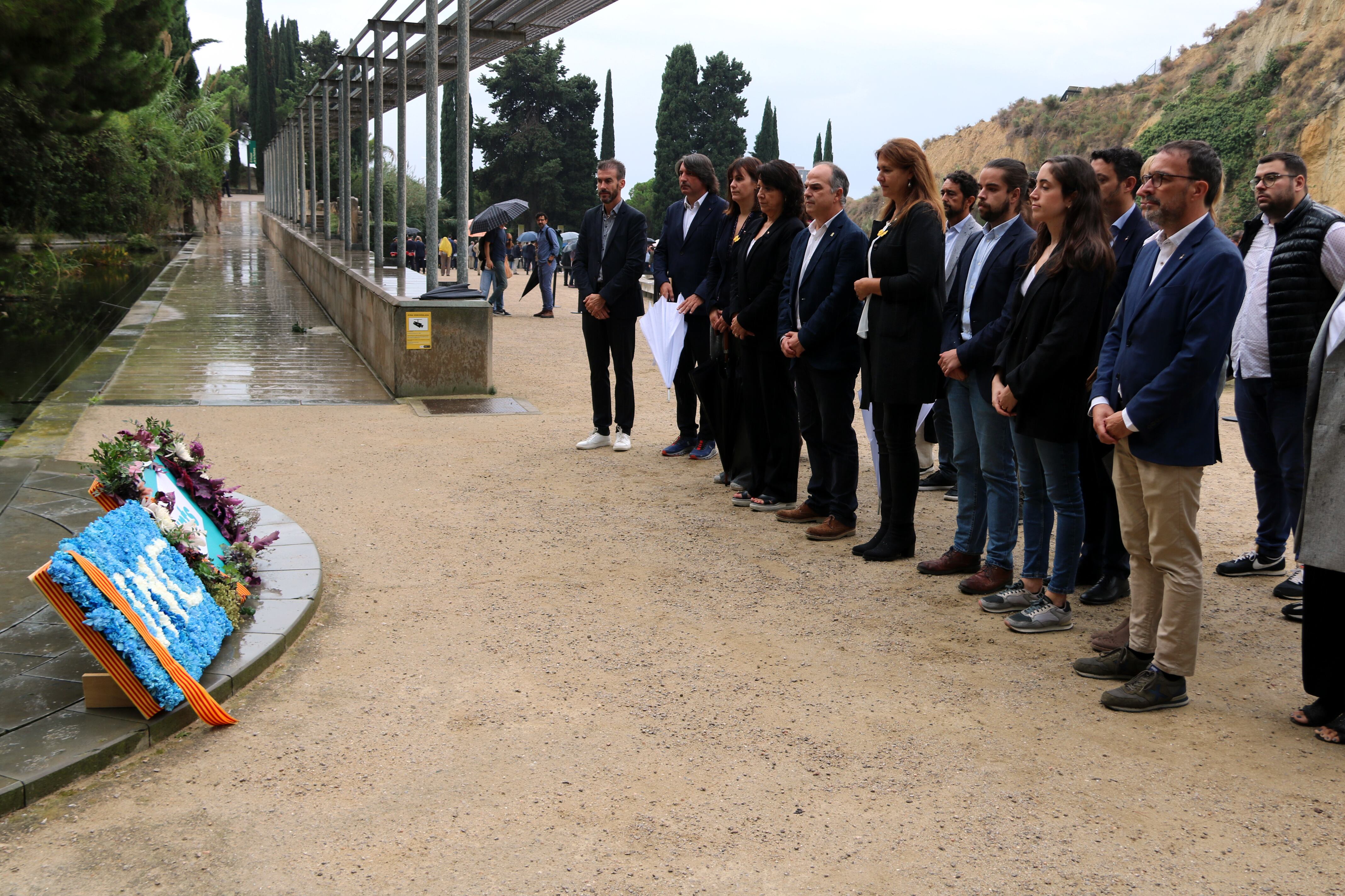 Ofrena de Junts a la tomba del president Companys, al cementiri de Montjuïc