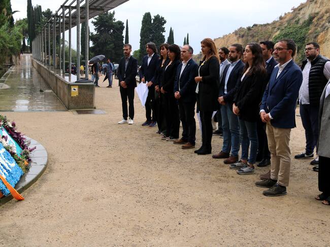 Ofrena de Junts a la tomba del president Companys, al cementiri de Montjuïc