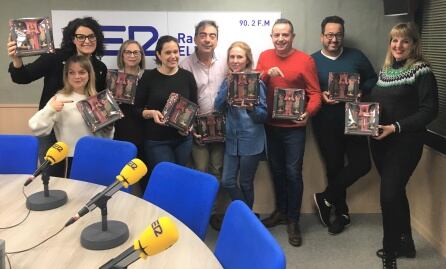 Los trabajadores de Radio Elda Cadena SER ya tienen Mano de Santo en caja regalo.