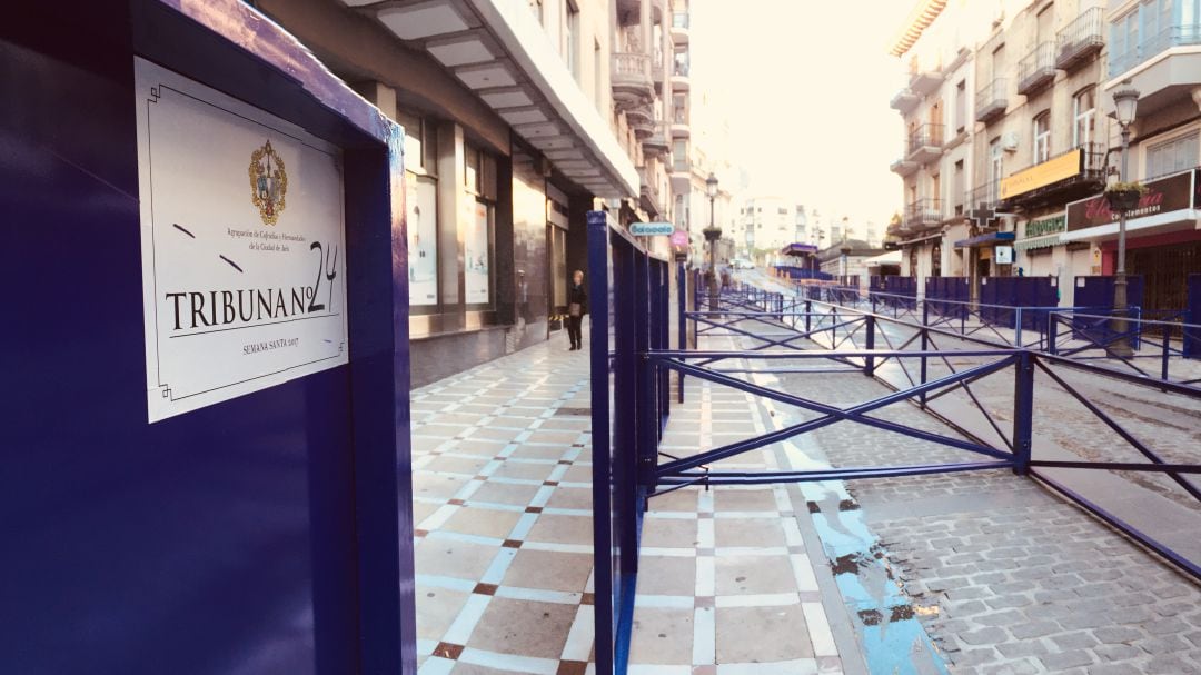 Montaje de la carrera oficial en la calle Bernabé Soriano.