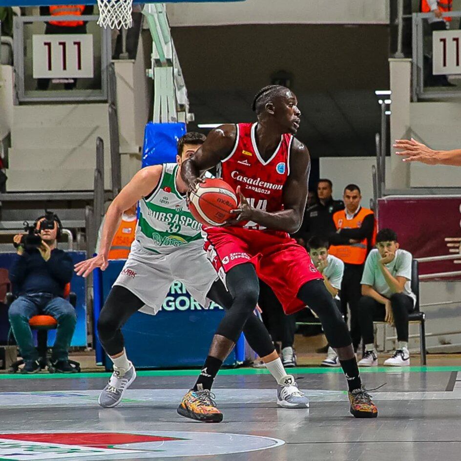 Jilson Bango fue decisivo con sus 24 puntos en la pista del Bursaspor