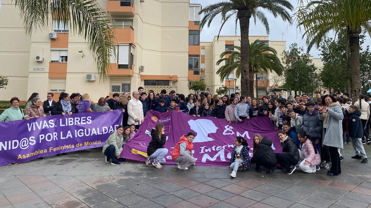 Morón iza la bandera conmemorativa del Día Internacional de la Mujer