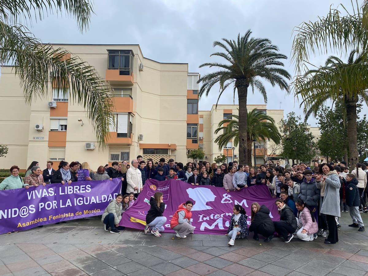 Morón iza la bandera conmemorativa del Día Internacional de la Mujer