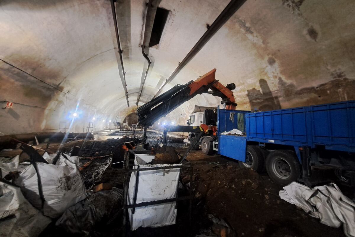 Trabajos de limpieza y descontaminación de los túneles de El Espalmador