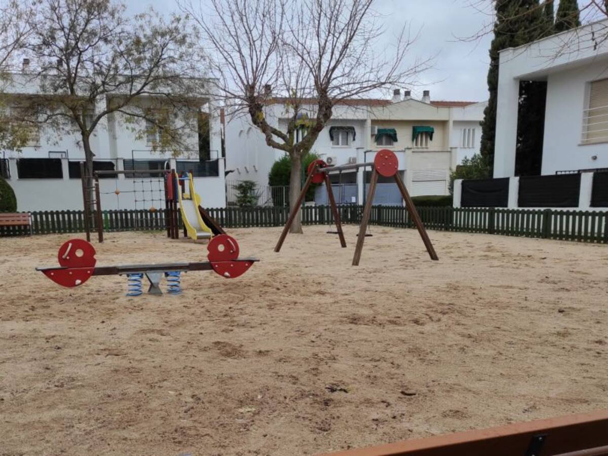 Luz verde para ir a los parques infantiles desde este puente en la capital