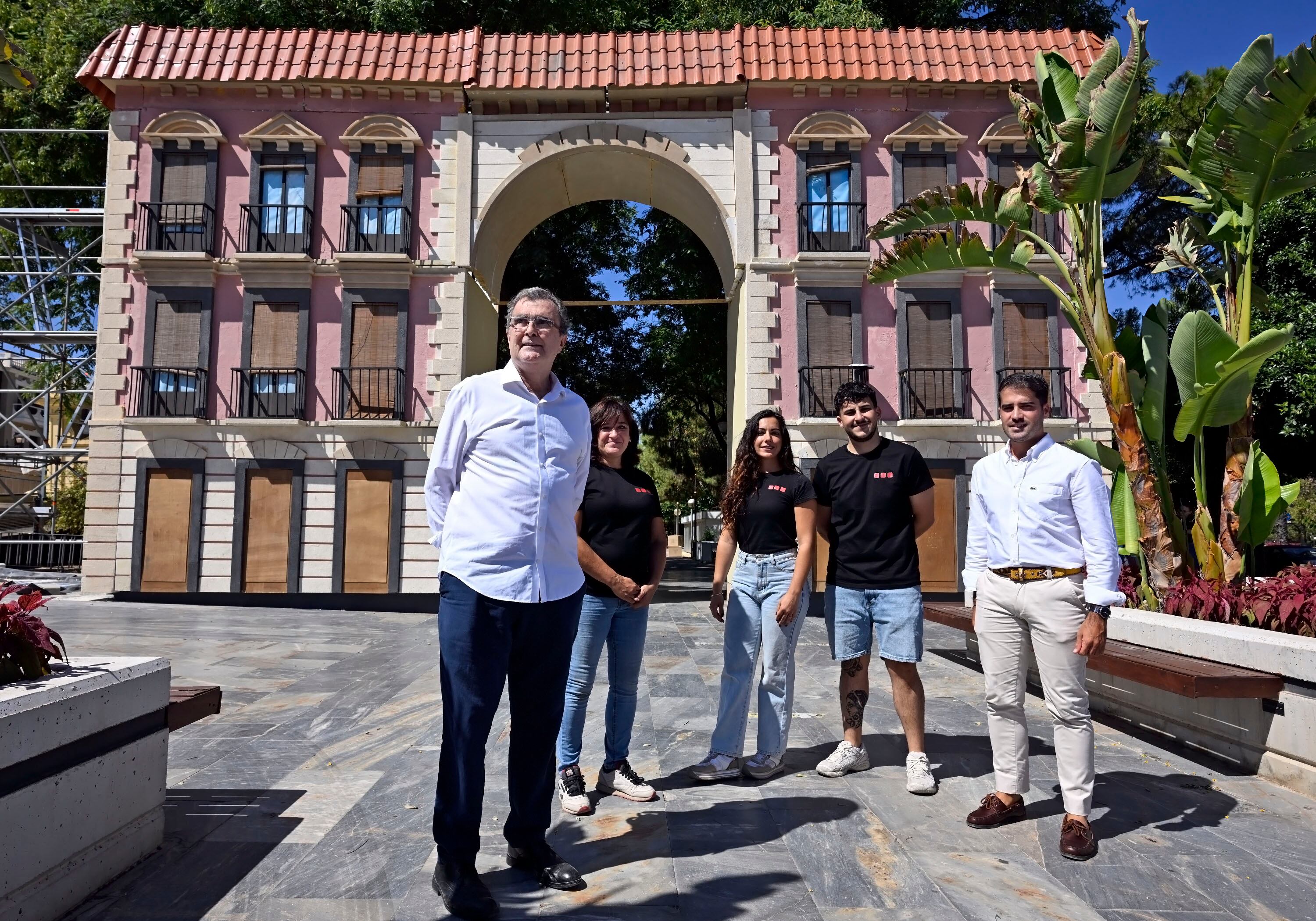 La portada de los Huertos del Malecón recrea la fachada del desaparecido convento de San Francisco