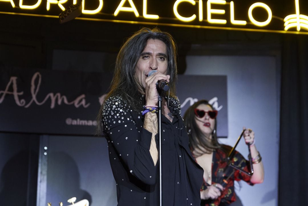 Mario Vaquerizo durante un concierto en el Teatro Barceló. 