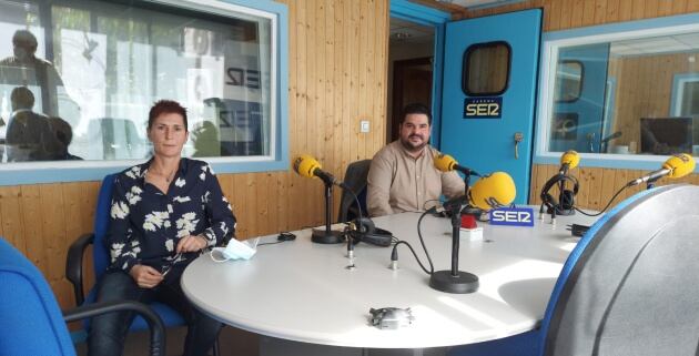 Ángela Zarzoso y Daniel Tito en los estudios de SER Talavera