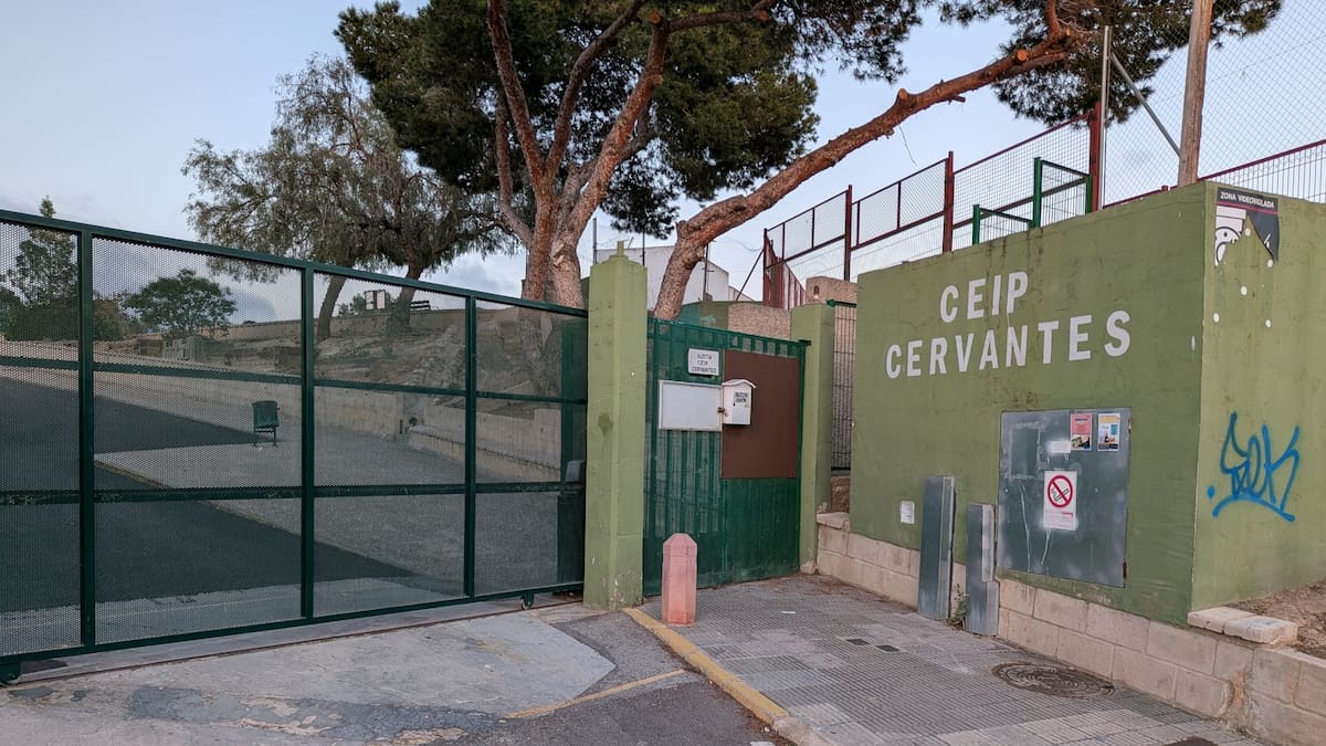 Més Santa Pola pide al gobierno municipal acelerar las obras para adaptar los centros escolares al calor