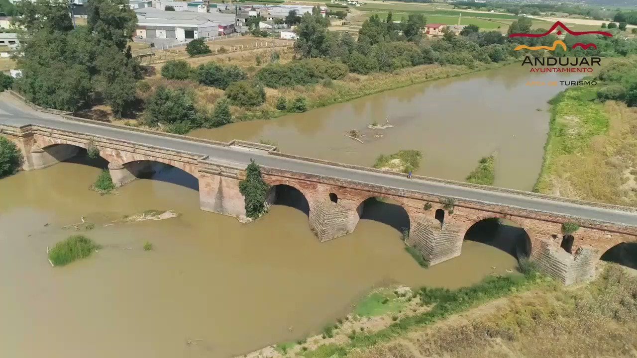 Imagen aérea del puente romano del Río Guadalquivir en Andújar.