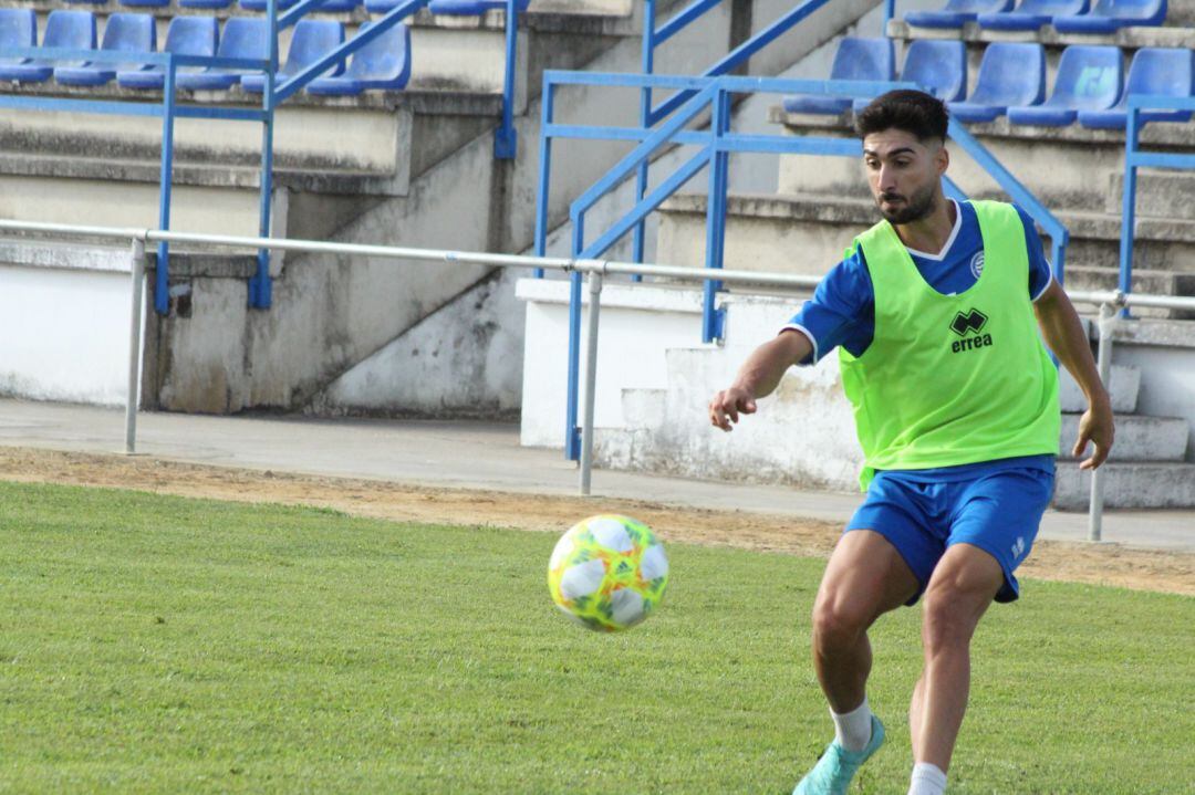 Fran Ávila en La JUventud, poco antes de empezar un partido