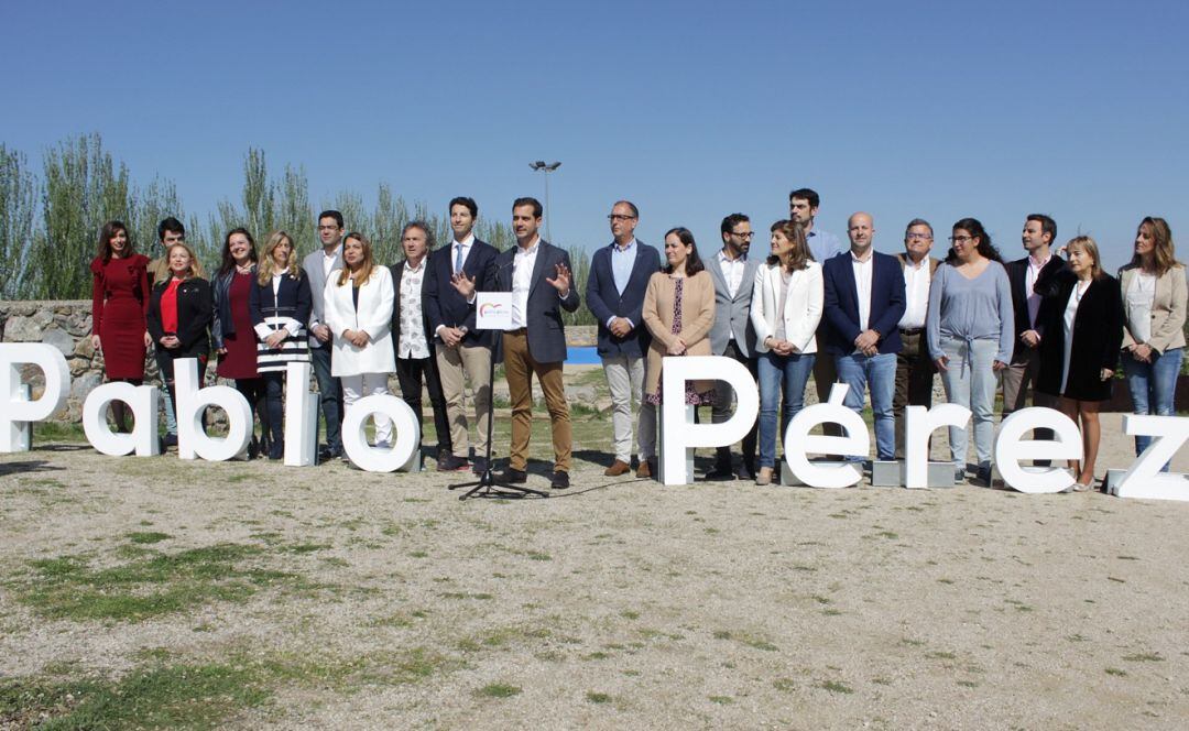 Foto de familia de la candidatura de Pablo Pérez, portavoz del Partido Popular en el Ayuntamiento de Segovia