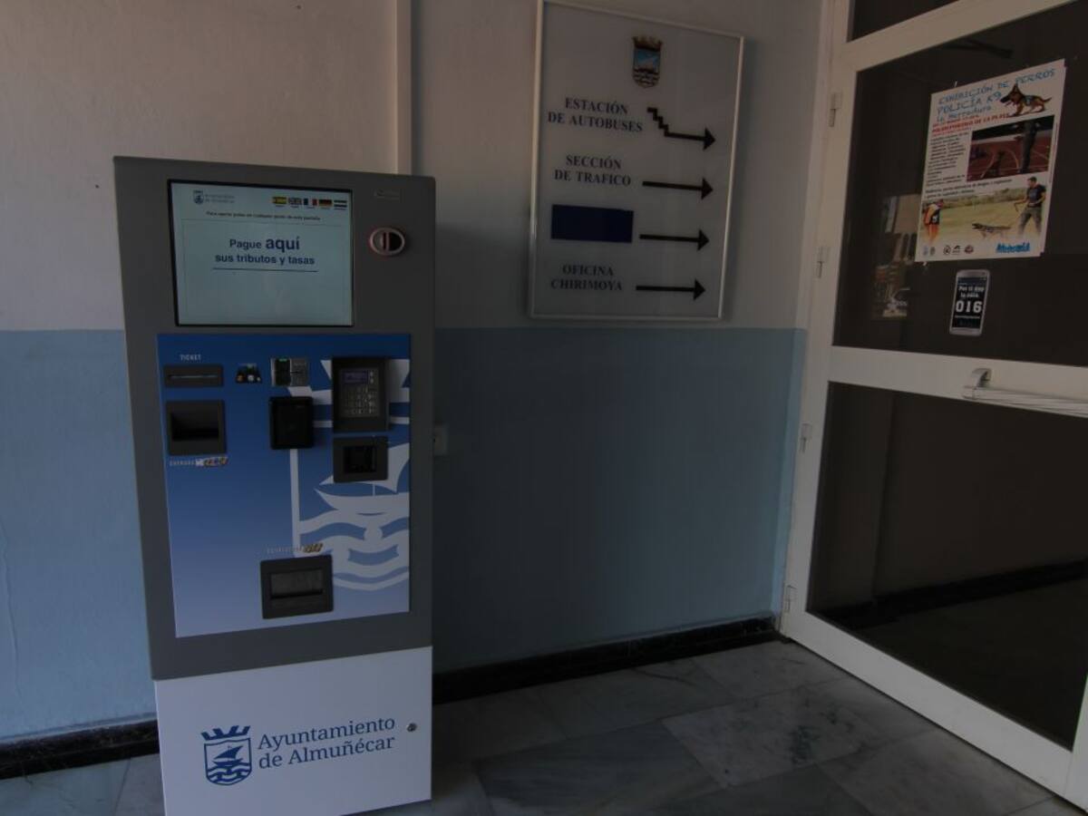 Almuñécar pone en marcha un nuevo cajero para el cobro de recibos municipales
