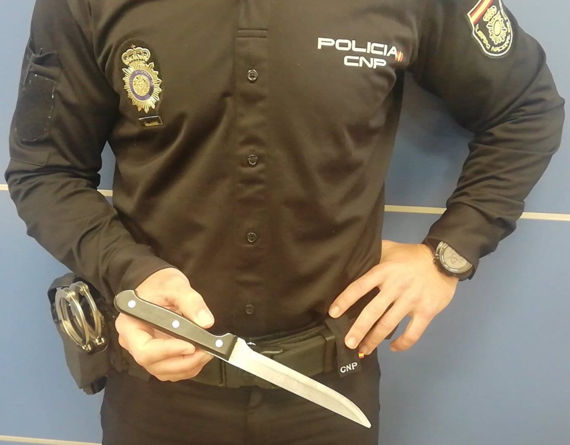 Cuchillo intervenido en una operación policial(archivo)