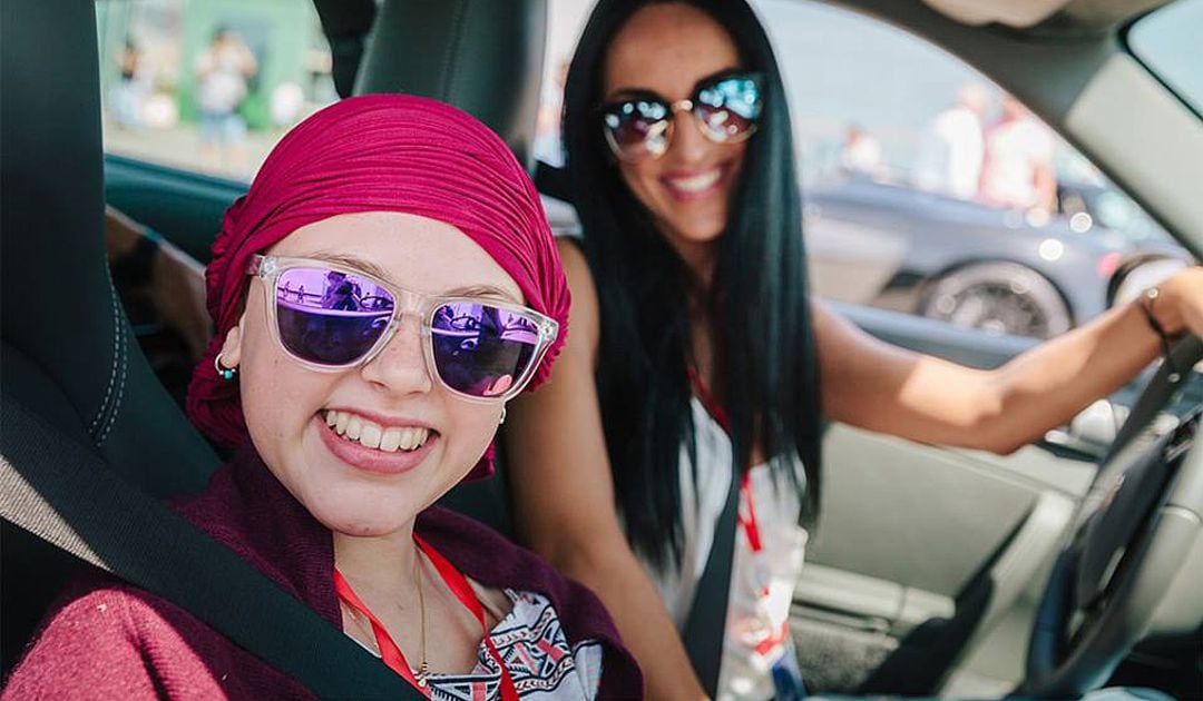 Los niños pueden disfrutar de la velocidad de coches de alta gama junto a sus dueños, que también ejercen de conductores en el circuito del Jarama.