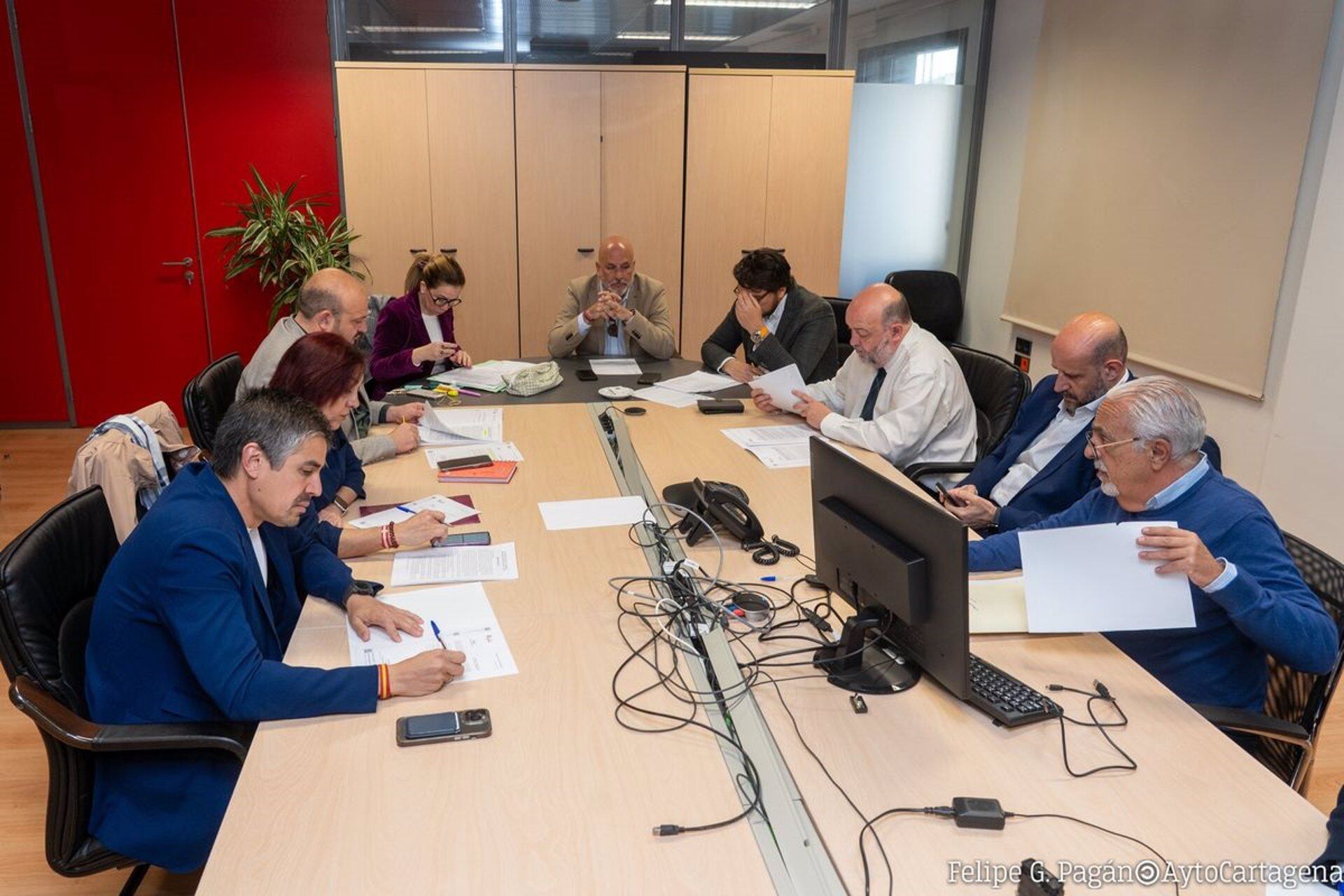 Reunión del Consejo de Administración de la sociedad Casco Antiguo.
El Consejo de Administración de la sociedad Casco Antiguo de Cartagena, reunido este lunes, ha dado los primeros pasos hacia la creación de la Oficina de Vivienda, con la aprobación de las bases y convocatoria para la contratación de los profesionales que la compondrán.
