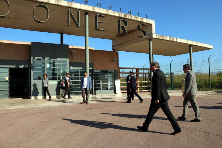 El president Quim Torra entrant a Lledoners