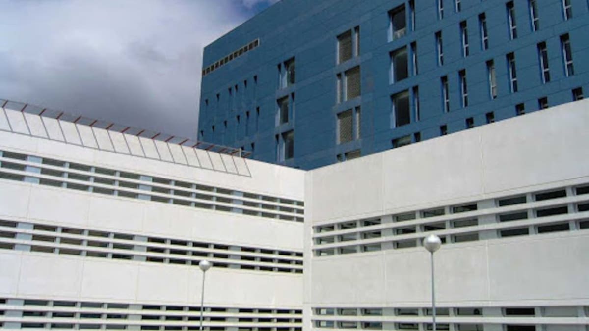 La curva del número de casos activos de coronavirus en Atención Primaria continúa descendiendo