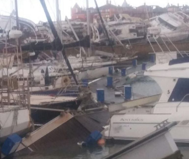 El pantalán de Puerto Sherry tras el paso del tornado