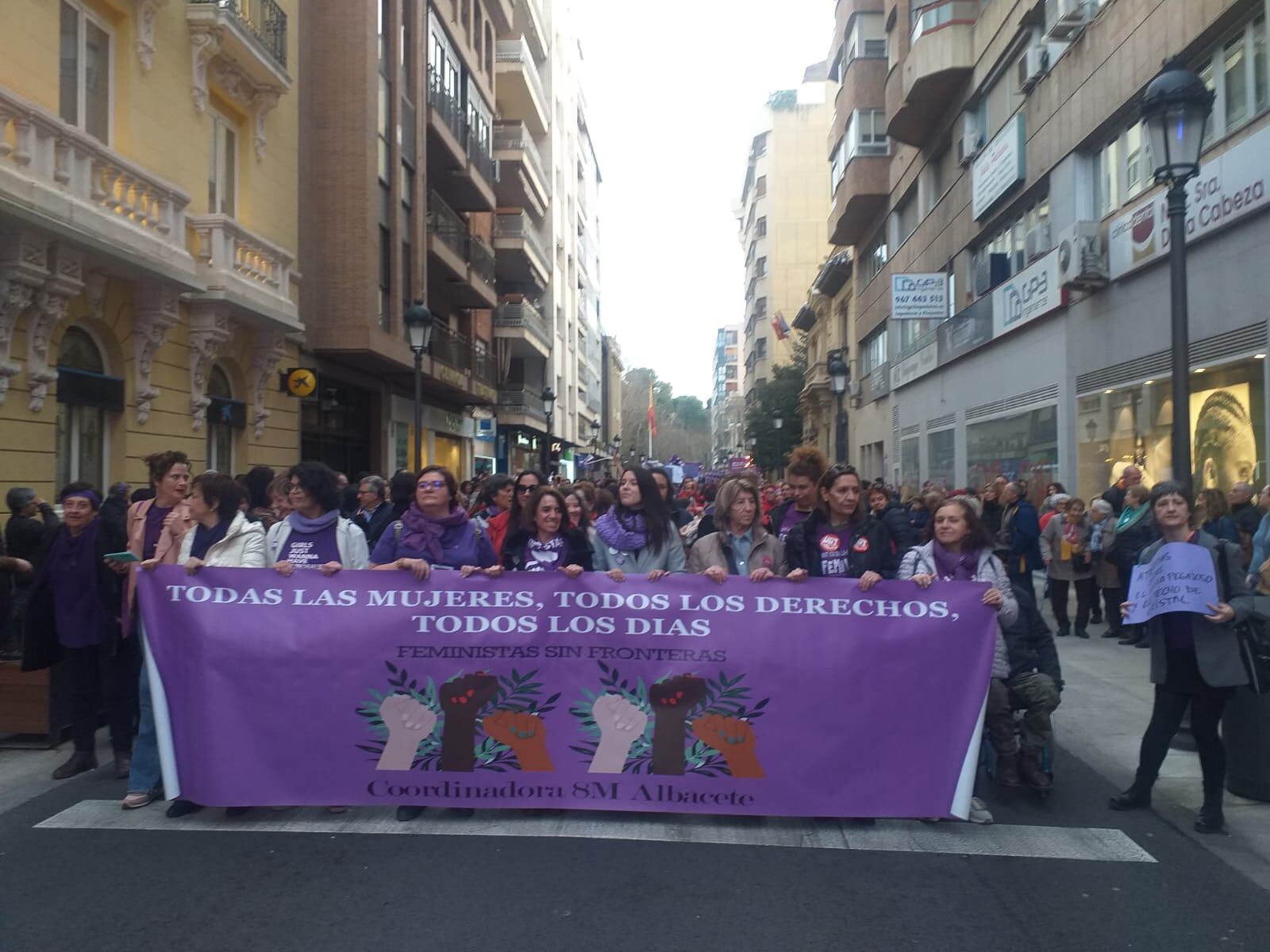Cabecera de la manifestación por las calles del centro de Albacete