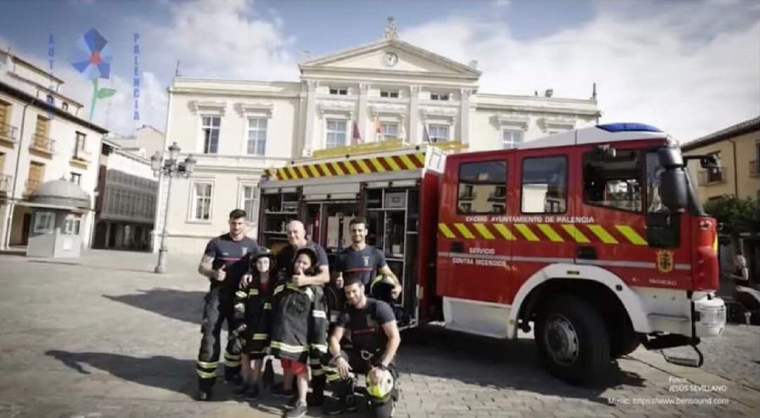 Bomberos de Palencia recogen firmas por una ley que regule a este cuerpo en el ámbito nacional