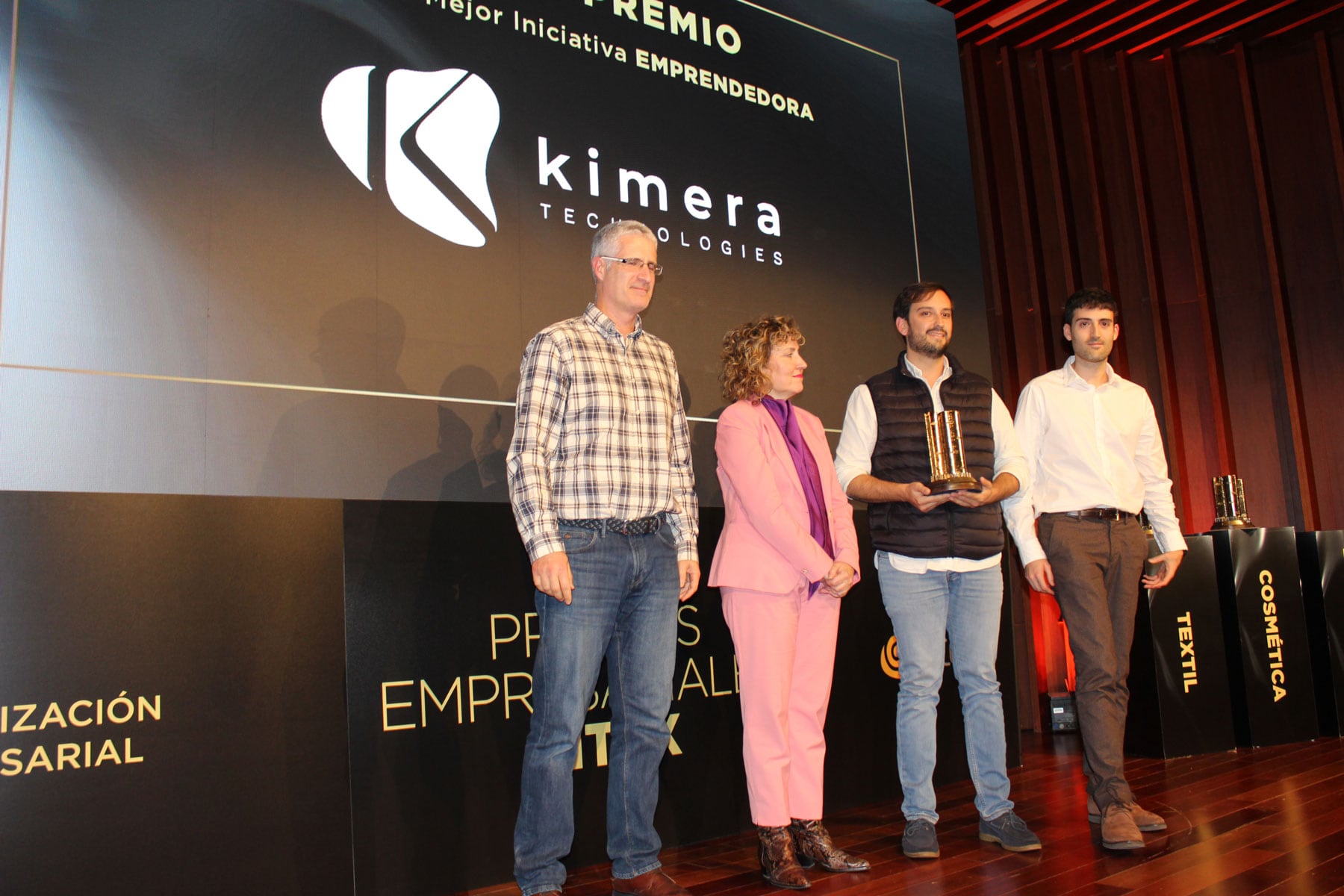 Representantes de Kimera junto a la directora general de IVACE, Julia Company