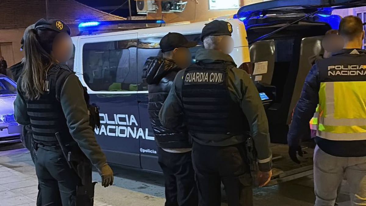 Un operativo policial en locales de ocio de Torre Pacheco y San Javier se salda con dos detenidos y varias infracciones