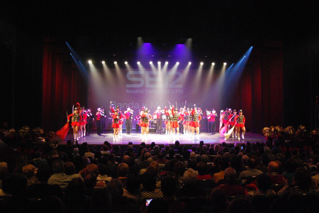 Actuación de la Banda y Majorettes de Móstoles en la gala solidaria de Ser Madrid Oeste