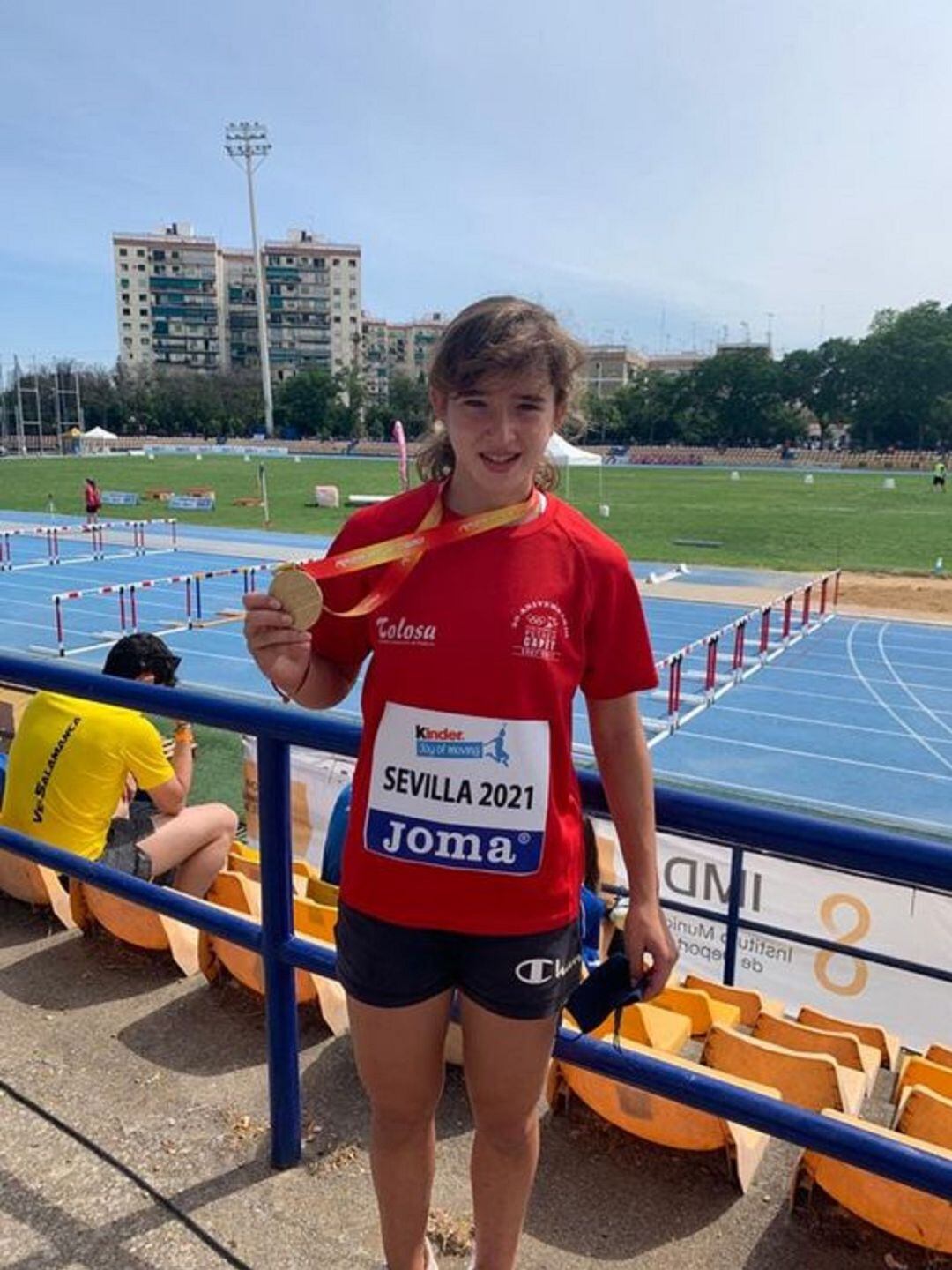 Julia Nortes luce el oro logrado en Sevilla