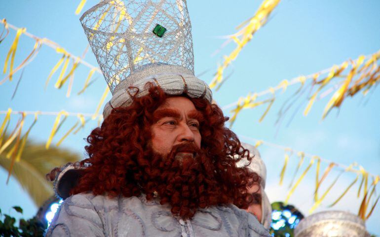 El Rey Gaspar durante la cabalgate de Reyes de Barcelona