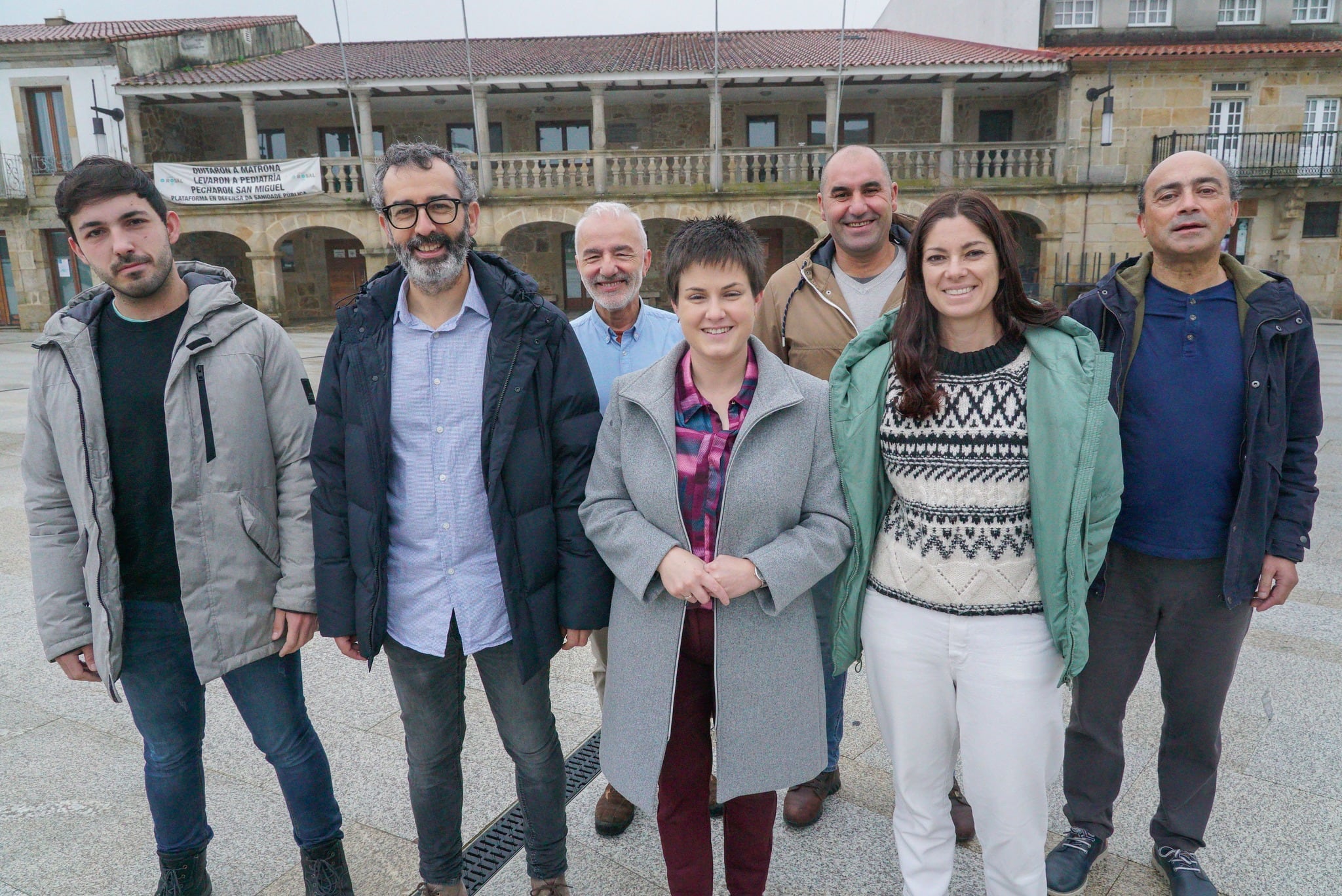 La alcaldesa do Rosal, Ánxela Fernández (centro), junto a su equipo de gobierno