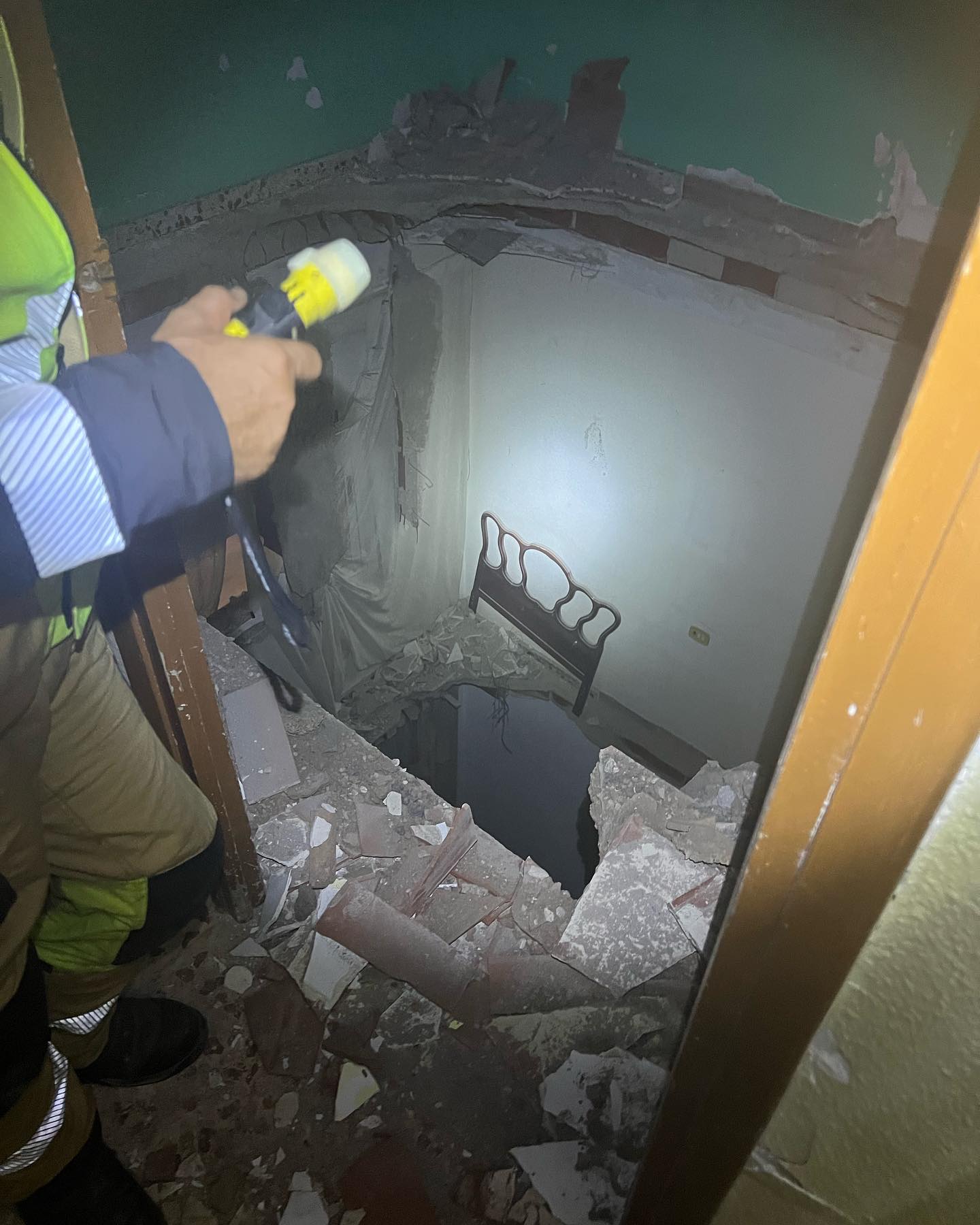 Se derrumban tres habitaciones de un edificio en obras en la Unión