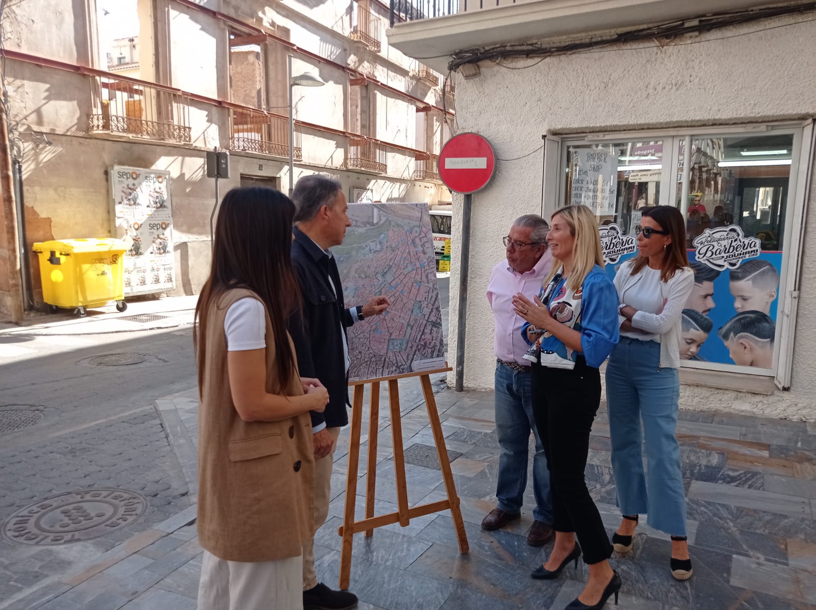 El alcalde de Lorca, Fulgencio Gil, junto a la edil de Urbanismo María Hernández u los técnicos municipales