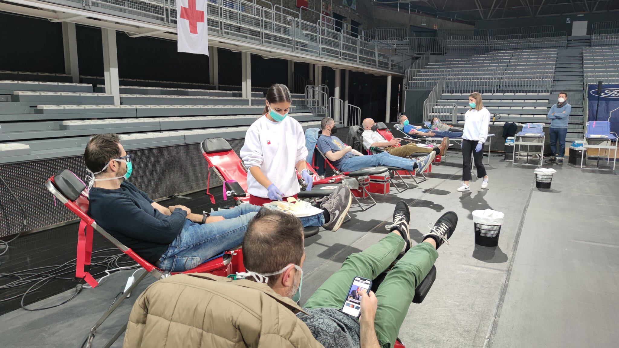 Una quarantena d'inscrits no van poder donar sang, però els van suplir altres donants espontanis